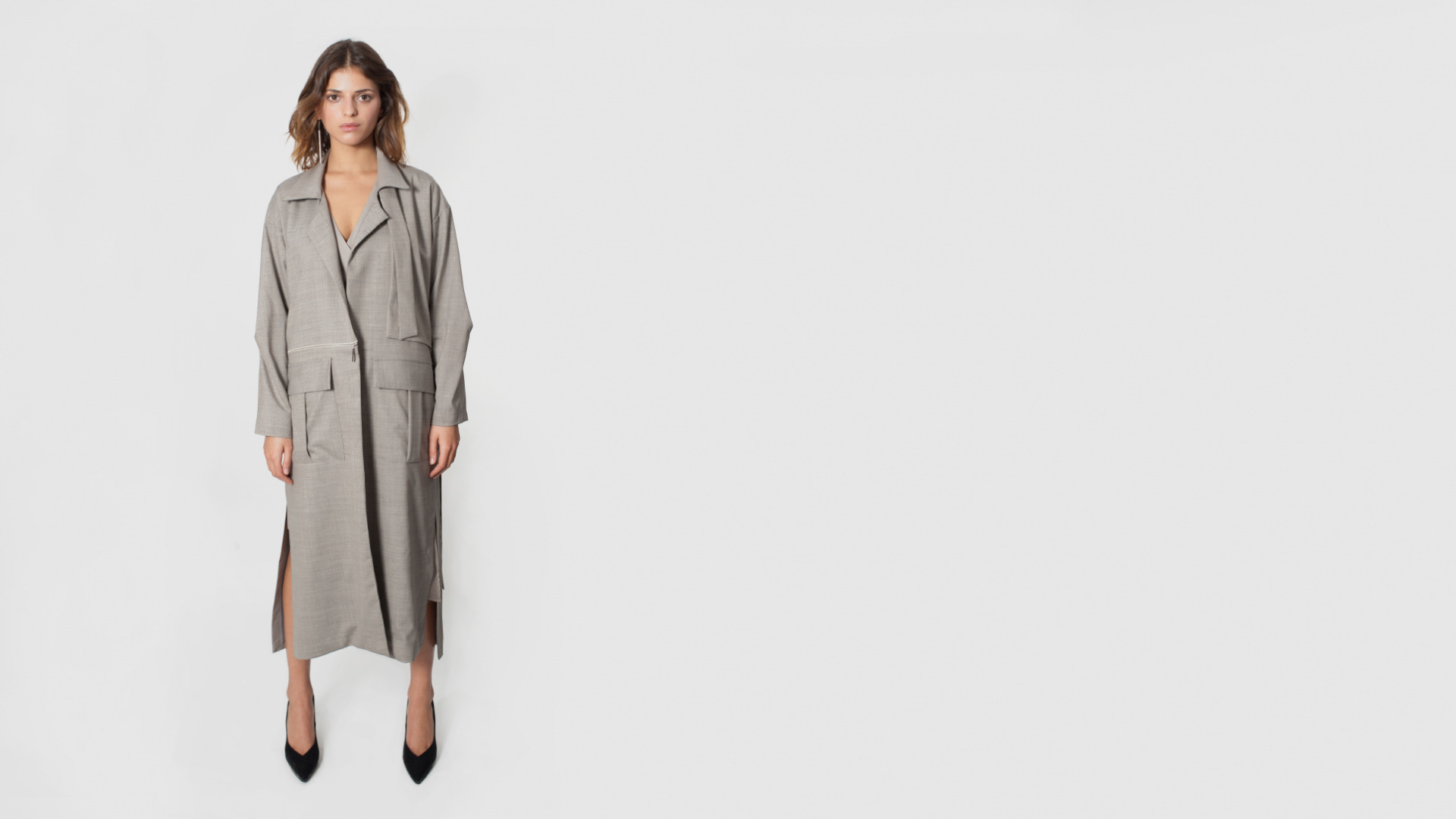 płaszcz beżowy z kieszeniami