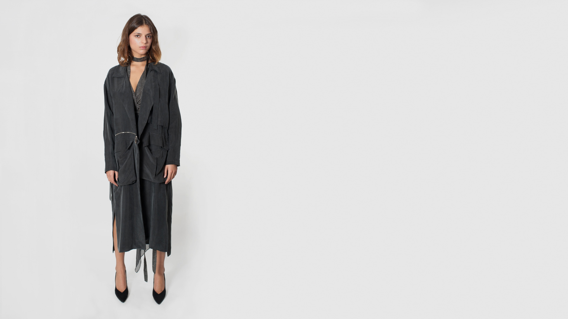 płaszcz grafitowy z kieszeniami