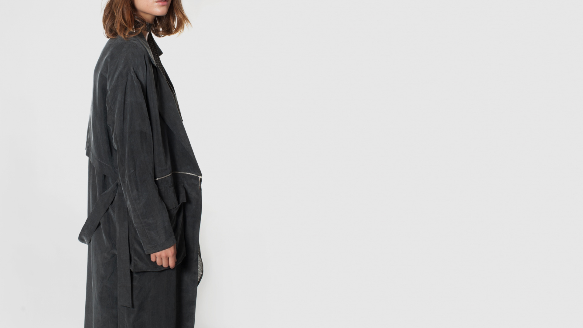 płaszcz grafitowy z kieszeniami